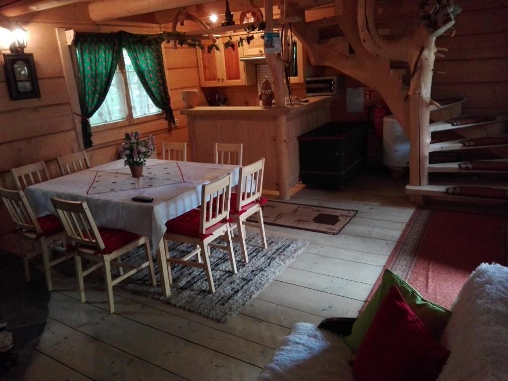 Дома для отпуска Domek Góralski W Ogrodzie Мале-Цихе-56